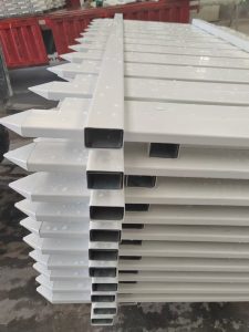 The style of the top of the guardrail